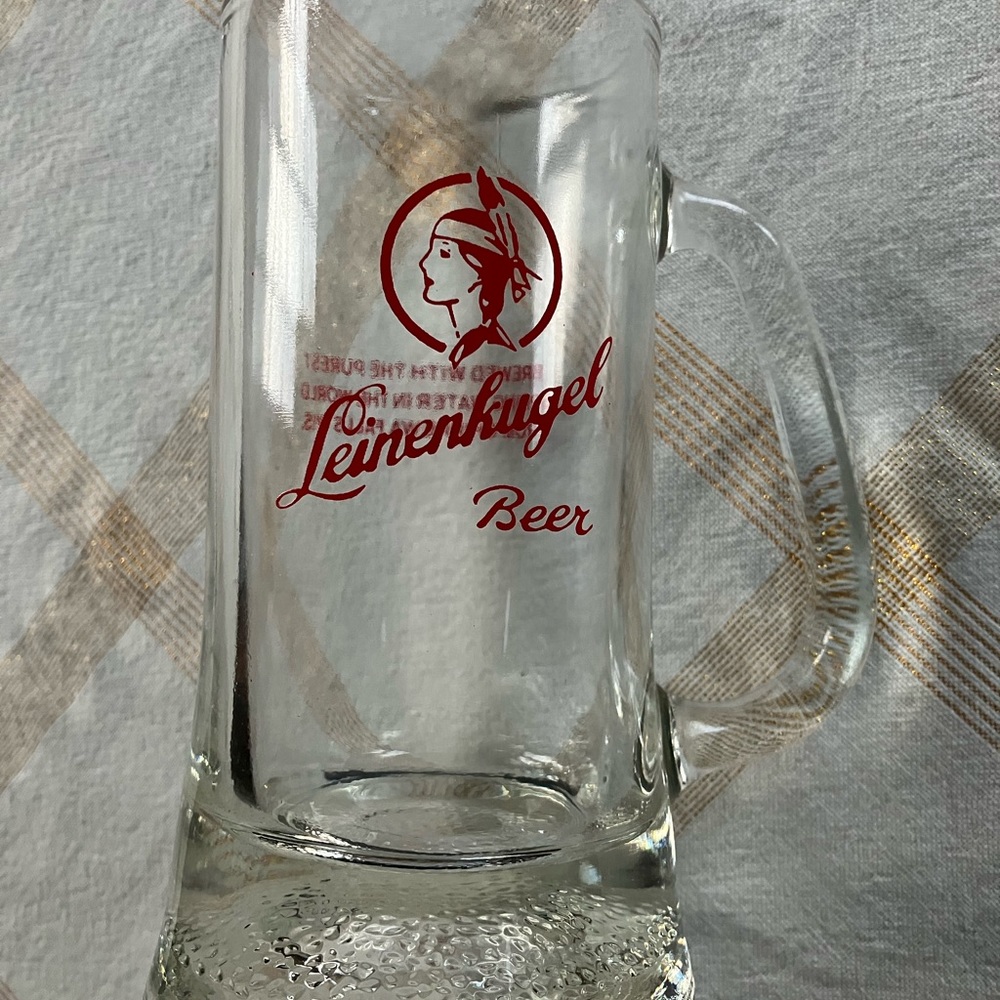 LEINENKUGEL BEER MUG CLEAR WITHH BUBBLE GLASS BOTTOM WITH RED LETTERING